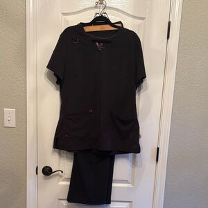 Smitten women’s scrub set XL